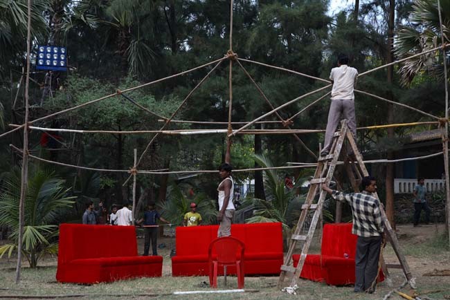 Preparations on an MTV &quot;Hip Hop&quot; music video in Bombay.