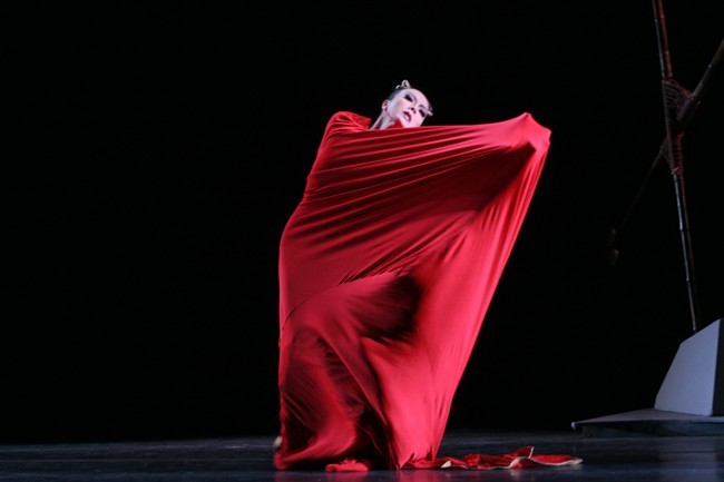 Fang-Yi Sheu is 'Clytemnestra', The King/Warrior Agamemnon's Queen and wife. This ballet is her recollection of the events of her life and death during the times of the Trojan War. Love, lust, revenge,death and reconciliation.
