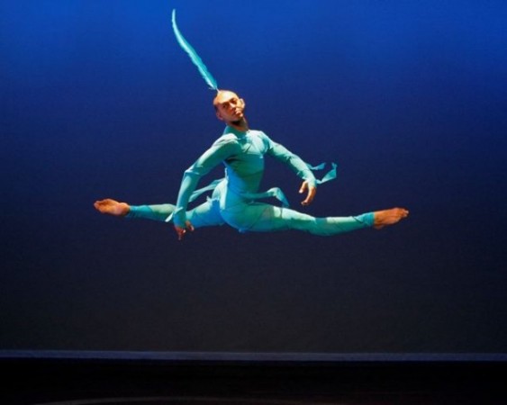 Alvin Ailey American Dance Theater- Photo by Paul Kolnik- Jin(Genie)- AMONG US(PRIVATE SPACES:PUBLIC PLACES)