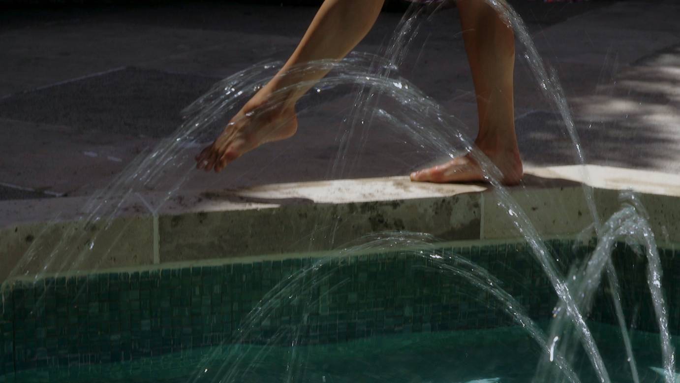 Catherine Coury's feet in a fountain