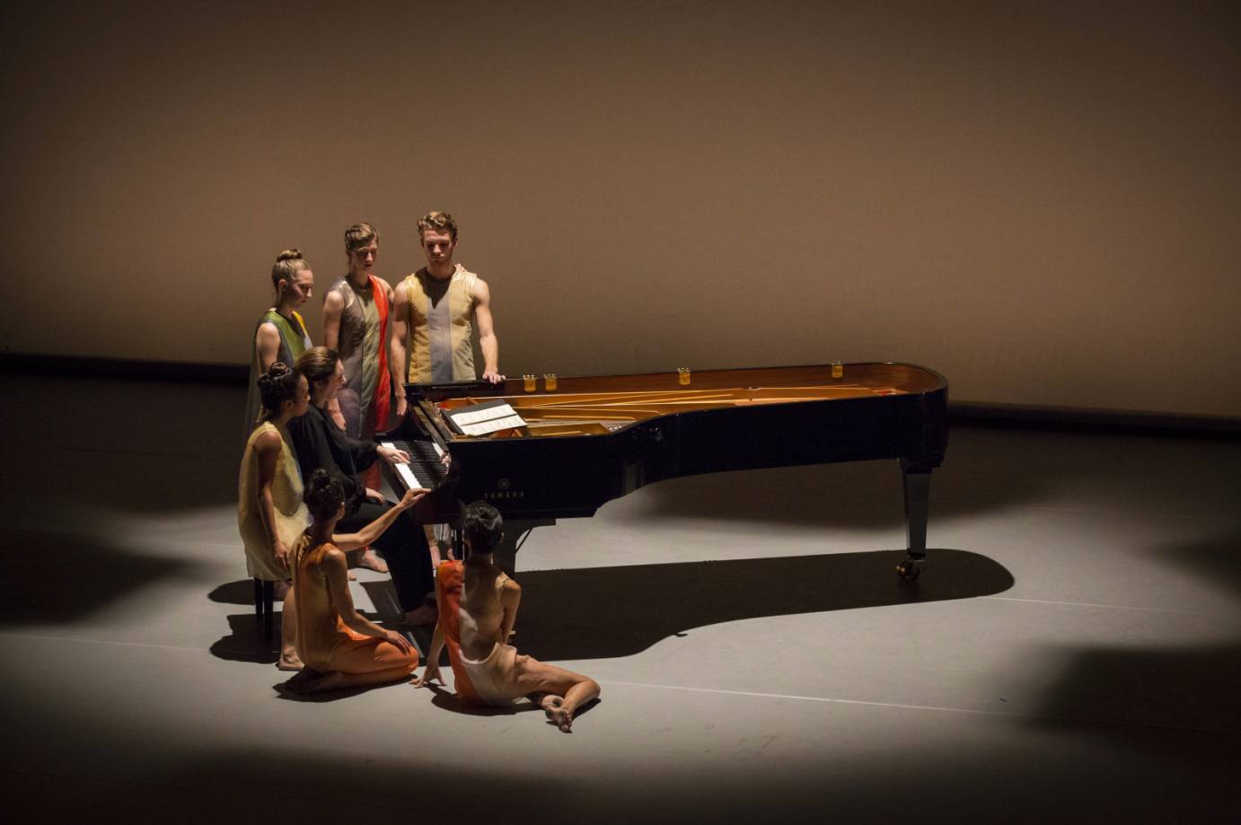 Dancers gather around pianist Simone Dinnerstein
