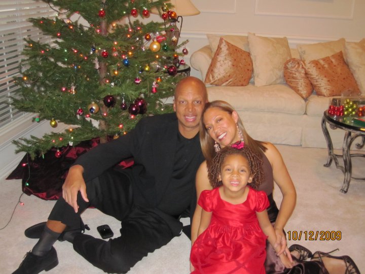 Willow Sanchez with her husband and daughter at Xmas in 2009